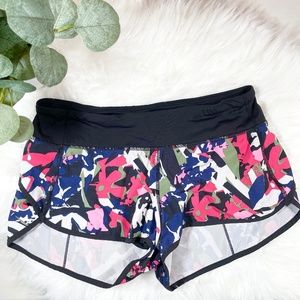 Lululemon Athletica Speed Up Shorts Red Pop Cut Bloom Juice Geo 6 Very Good